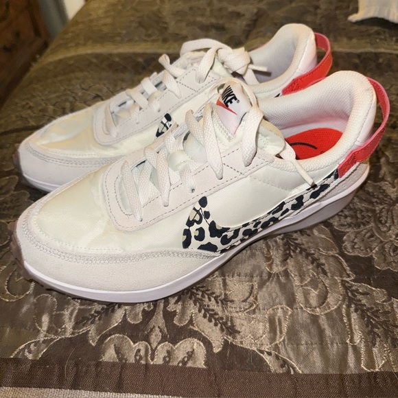 Nike Women’s Shoes Size 9 Preowned - Picture 1 of 5
